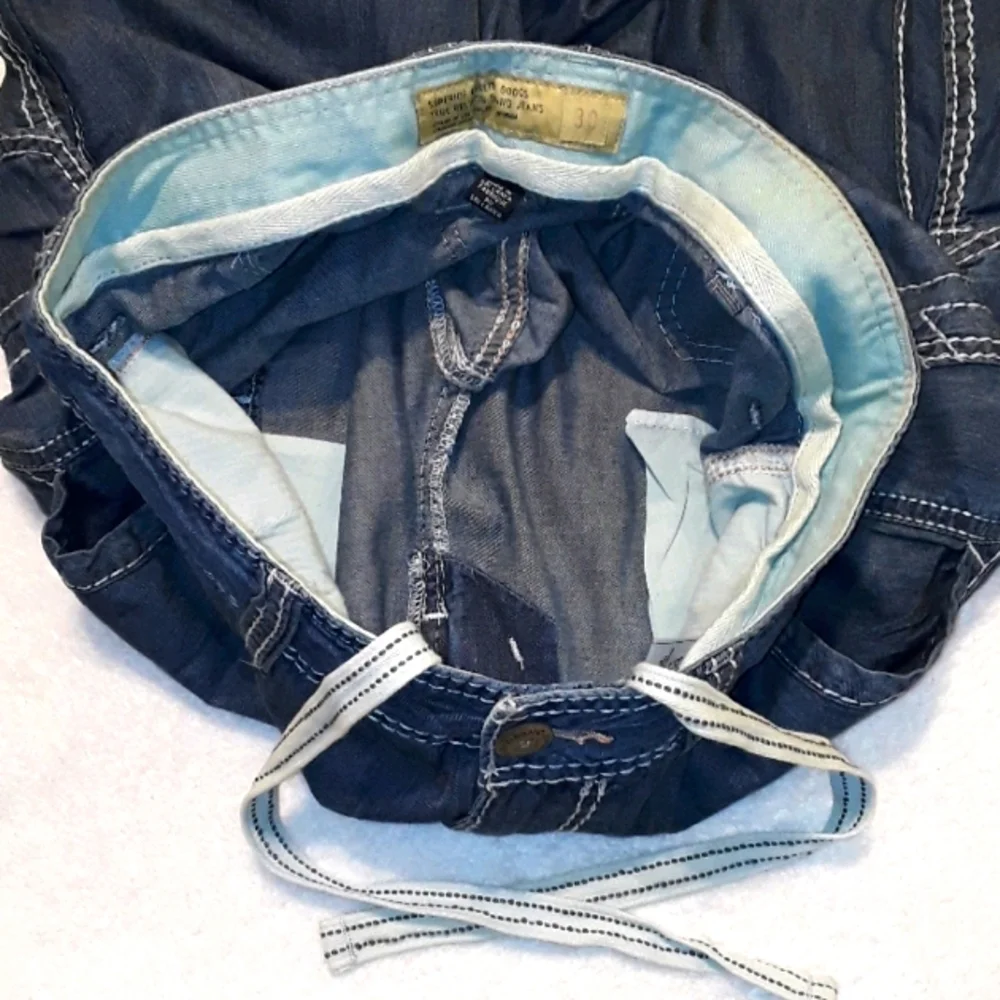 True Religion Brand Cargo Shorts. Men's Size: Waist 30x12 Inseam.
